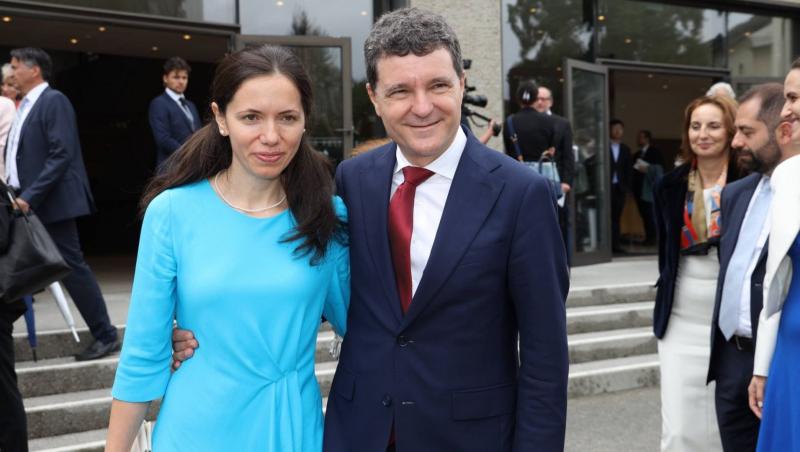 Cât costă rochia purtată de Mirabela Grădinaru la prima vizită oficială în Austria. Partenera lui Nicușor a furat toate privirile