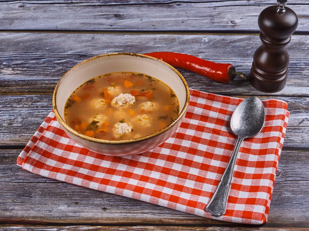 Cum se face ciorba de perișoare fără orez