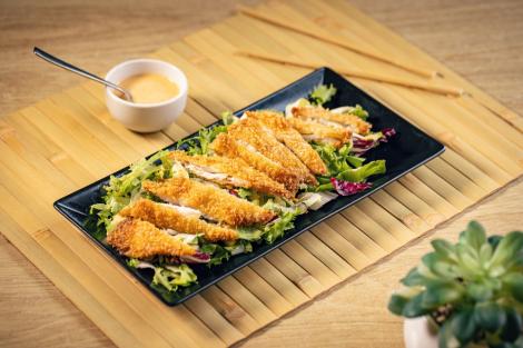 Cum faci şniţele de pui la cuptor. Trucuri ca să iasă fragede şi gustoase