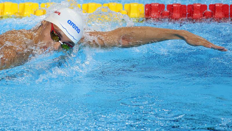 David Popovici, în semifinale la 200 de metri liber la Campionatul Mondial de Natație. Olimpicul se află la Singapore