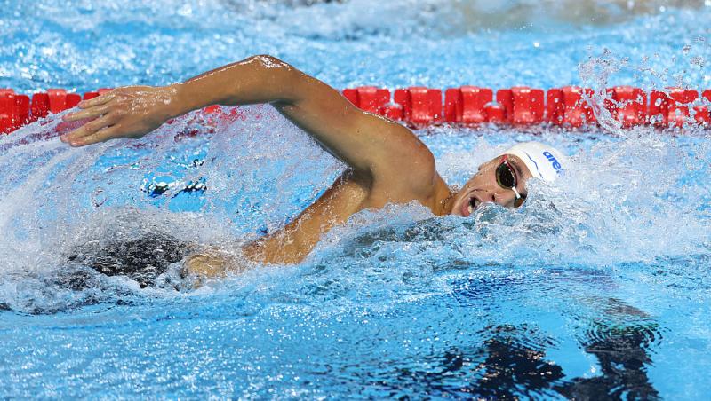 David Popovici, în semifinale la 200 de metri liber la Campionatul Mondial de Natație. Olimpicul se află la Singapore
