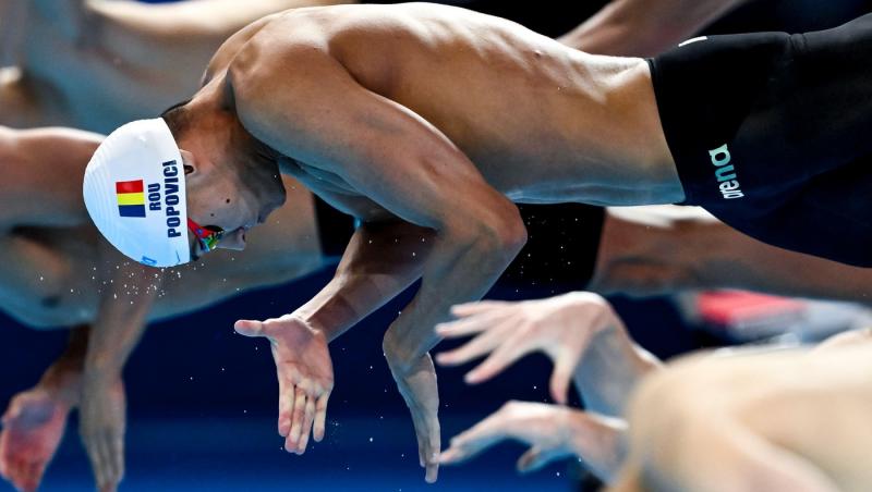David Popovici, în semifinale la 200 de metri liber la Campionatul Mondial de Natație. Olimpicul se află la Singapore
