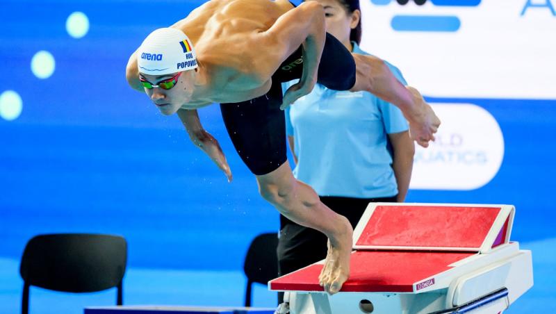 David Popovici, în semifinale la 200 de metri liber la Campionatul Mondial de Natație. Olimpicul se află la Singapore