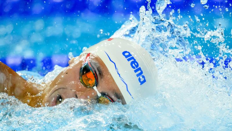 David Popovici, în semifinale la 200 de metri liber la Campionatul Mondial de Natație. Olimpicul se află la Singapore