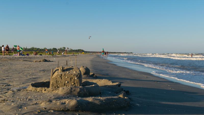 Cât costă o noapte de cazare pe plaja sălbatică de la Corbu în 2025. Cât de mult s-a dezvoltat zona