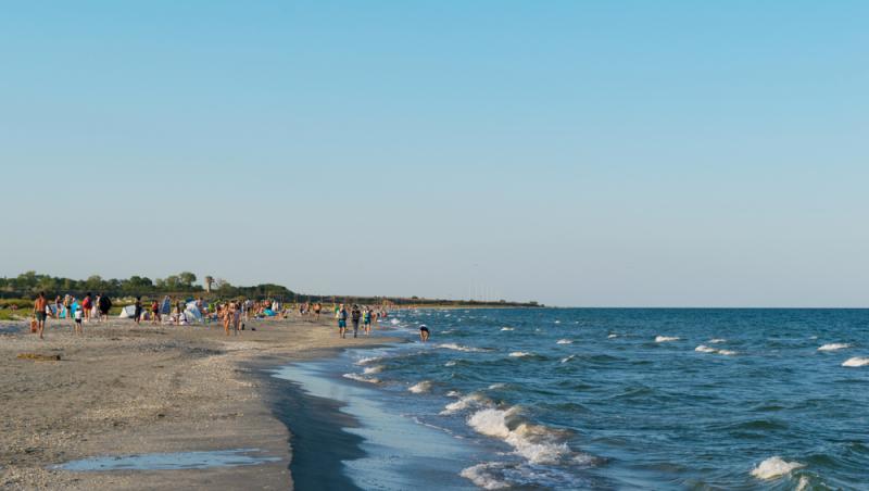 Cât costă o noapte de cazare pe plaja sălbatică de la Corbu în 2025. Cât de mult s-a dezvoltat zona