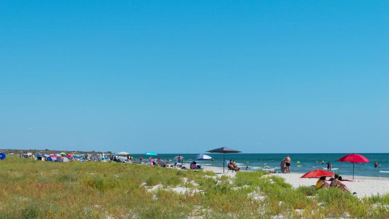 Cât costă o noapte de cazare pe plaja sălbatică de la Corbu în 2025. Cât de mult s-a dezvoltat zona