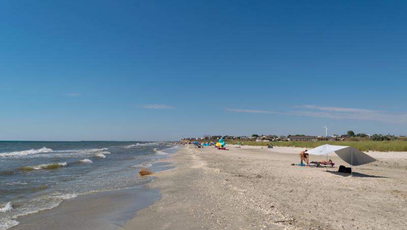 Cât costă o noapte de cazare pe plaja sălbatică de la Corbu în 2025. Cât de mult s-a dezvoltat zona