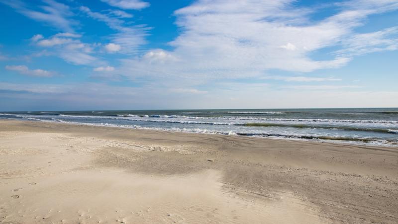 Cât costă o noapte de cazare pe plaja sălbatică de la Corbu în 2025. Cât de mult s-a dezvoltat zona