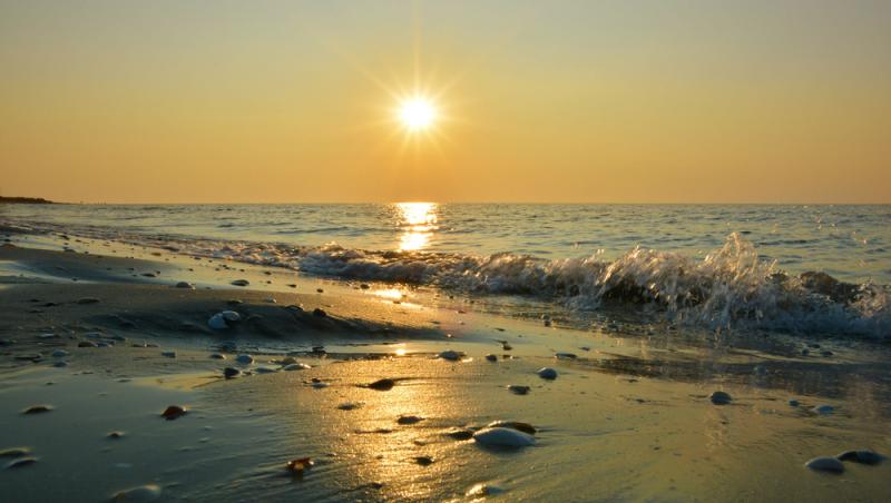 Cât costă o noapte de cazare pe plaja sălbatică de la Corbu în 2025. Cât de mult s-a dezvoltat zona