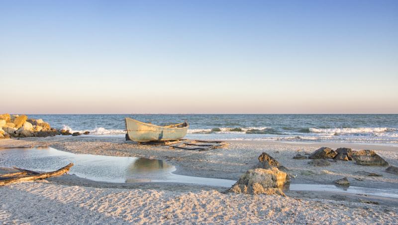 Cât costă o noapte de cazare pe plaja sălbatică de la Corbu în 2025. Cât de mult s-a dezvoltat zona