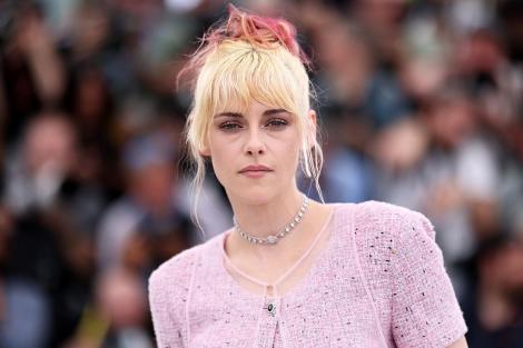 Transformare spectaculoasă pentru Kristen Stewart. A renunțat la blond în favoarea unui look mult mai îndrăzneț