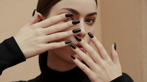 (P) Unghiile cu gel nu mai au secrete – ce trebuie să știi dacă vrei o manichiură rezistentă și strălucitoare