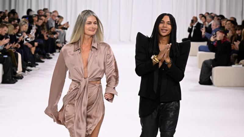 Supermodelul Paulina Porizkova, în costum de baie la 60 de ani. Ce mesaj puternic a transmis: „Așa e la 60”