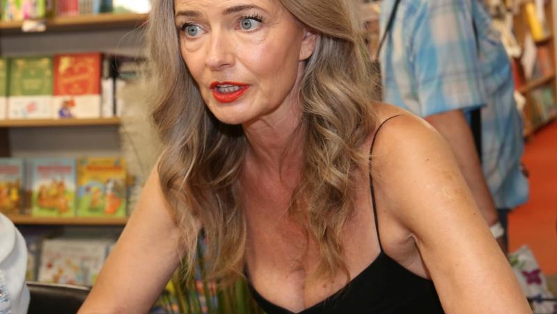 Supermodelul Paulina Porizkova, în costum de baie la 60 de ani. Ce mesaj puternic a transmis: „Așa e la 60”