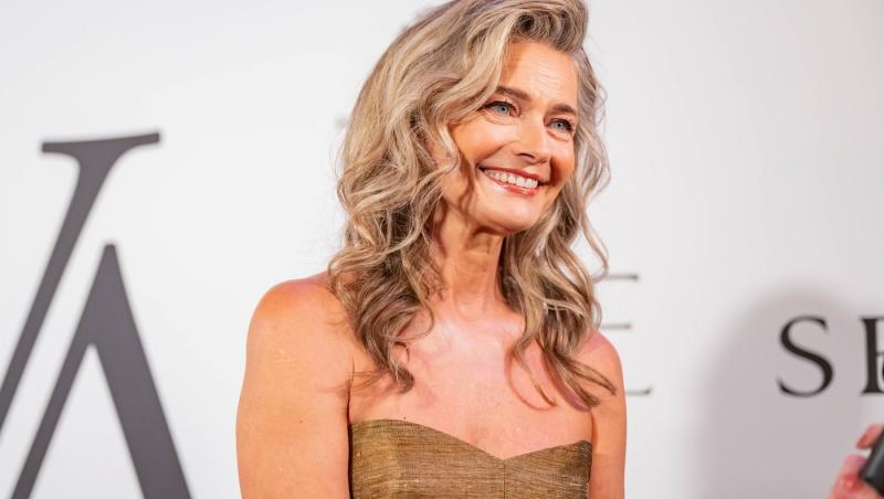 Supermodelul Paulina Porizkova, în costum de baie la 60 de ani. Ce mesaj puternic a transmis: „Așa e la 60”
