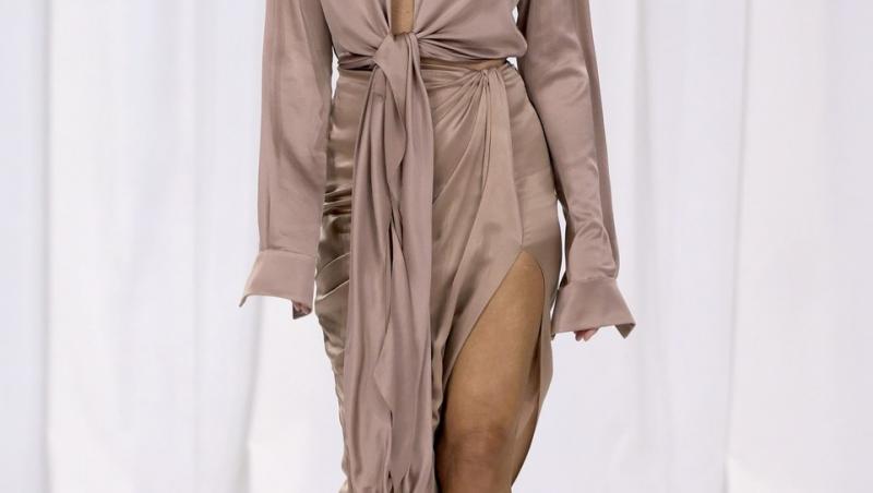 Supermodelul Paulina Porizkova, în costum de baie la 60 de ani. Ce mesaj puternic a transmis: „Așa e la 60”