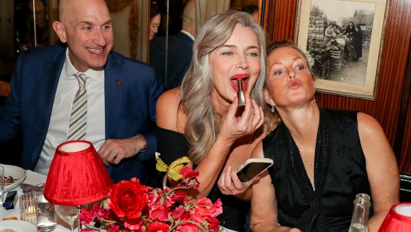 Supermodelul Paulina Porizkova, în costum de baie la 60 de ani. Ce mesaj puternic a transmis: „Așa e la 60”