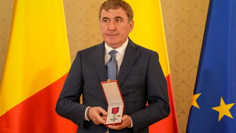 Gică Hagi, cadou de 10.000 de euro din partea designerului Augustin Matei. Cum arată ceasul personalizat pe care i l-a dăruit