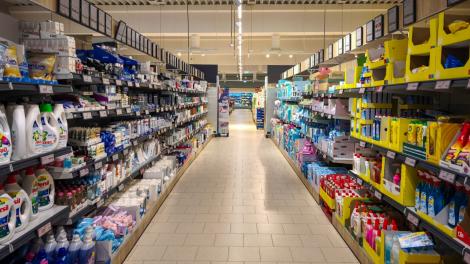 Un celebru supermarket din România nu va scumpi produsele de la 1 august 2025. Cum e posibil în contextul măririi TVA-ului