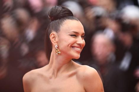 Michele Morrone și Irina Shayk, sărut pasional în văzul tuturor. Gestul a stârnit valuri de reacții pe internet