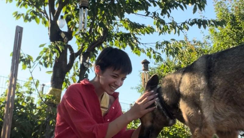 Cum arată Karina Jianu în costum de baie. Actrița din Ana, Mi-ai fost scrisă în ADN a făcut furori la plajă în vacanță