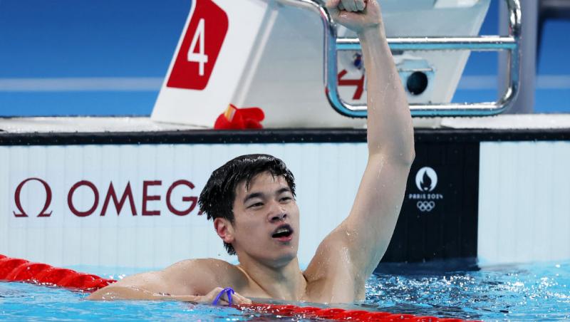 David Popovici, gest demn de un campion în fața rivalului său, Pan Zhanle. Cum i-a surprins iubita sportivului