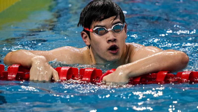 David Popovici, gest demn de un campion în fața rivalului său, Pan Zhanle. Cum i-a surprins iubita sportivului