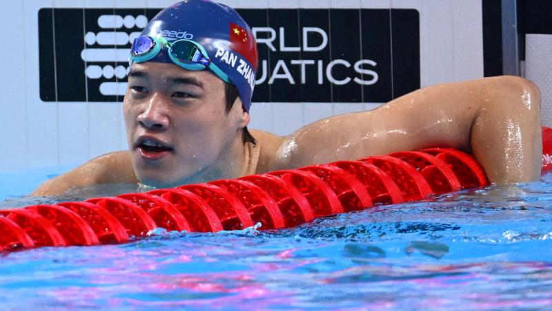 David Popovici, gest demn de un campion în fața rivalului său, Pan Zhanle. Cum i-a surprins iubita sportivului