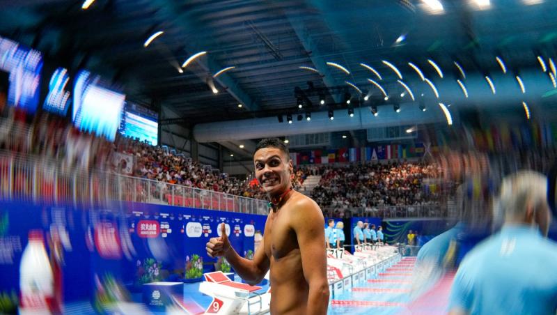 David Popovici, gest demn de un campion în fața rivalului său, Pan Zhanle. Cum i-a surprins iubita sportivului