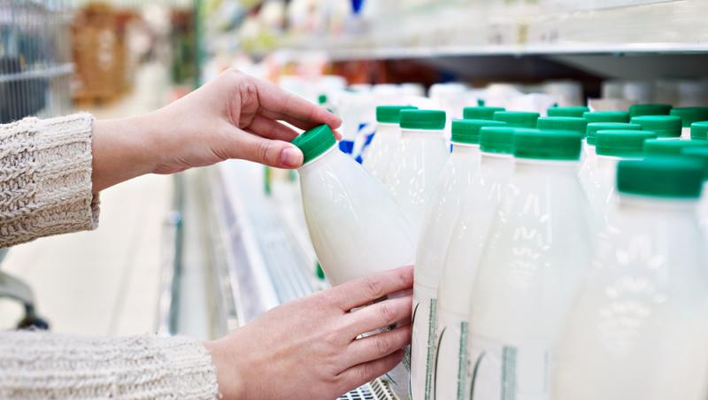 ANPC a aplicat amenzi de 2,6 milioane de lei comercianților de produse lactate din România. Ce nereguli s-au găsit