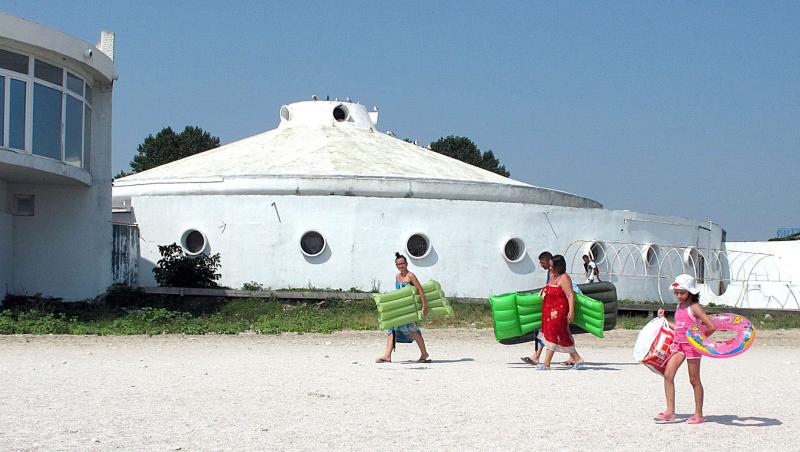 Plaja din Mamaia care cere bani chiar și celor care vin cu prosopul. Taxa absursă pentru o zi de stat la plajă