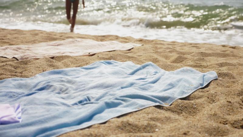 Plaja din Mamaia care cere bani chiar și celor care vin cu prosopul. Taxa absursă pentru o zi de stat la plajă