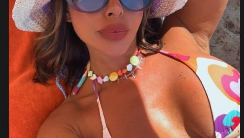 Cum arată Natalia Mateuț în costum de baie. Prezentatoarea TV se relaxează în Ibiza. Cine o însoțește