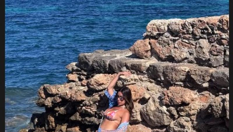 Cum arată Natalia Mateuț în costum de baie. Prezentatoarea TV se relaxează în Ibiza. Cine o însoțește