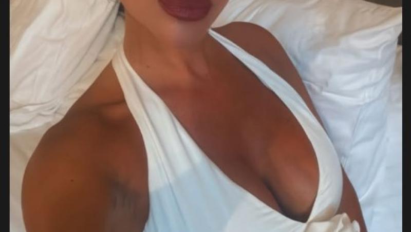 Cum arată Natalia Mateuț în costum de baie. Prezentatoarea TV se relaxează în Ibiza. Cine o însoțește