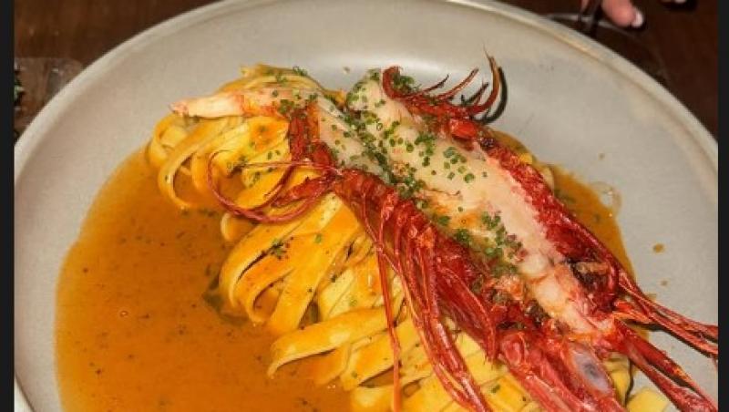 Cum arată Natalia Mateuț în costum de baie. Prezentatoarea TV se relaxează în Ibiza. Cine o însoțește