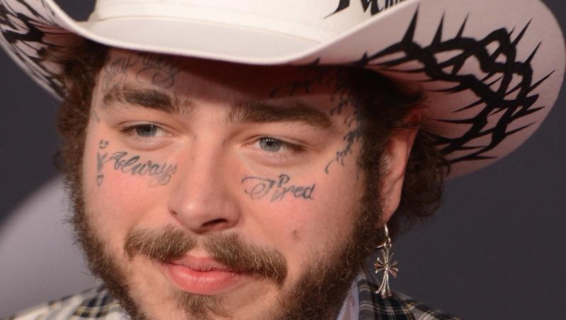 Artistul internațional care vine în Romania a căzut de pe scenă în timpul unui concert. Imaginile sunt virale | VIDEO