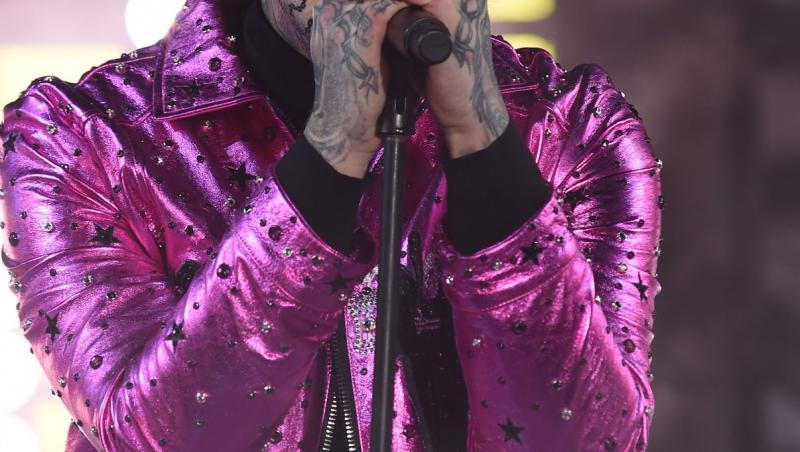 Artistul internațional care vine în Romania a căzut de pe scenă în timpul unui concert. Imaginile sunt virale | VIDEO