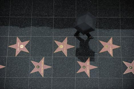35 de noi celebrități își primesc steaua pe Hollywood Walk of Fame