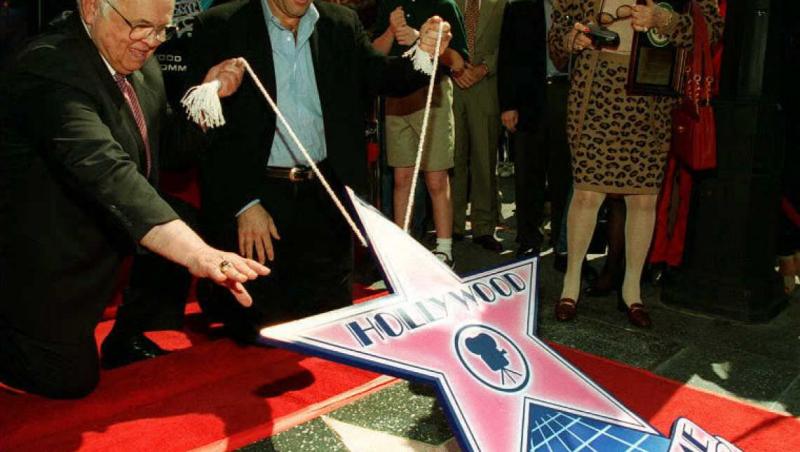 35 de noi celebrități își primesc steaua pe Hollywood Walk of Fame