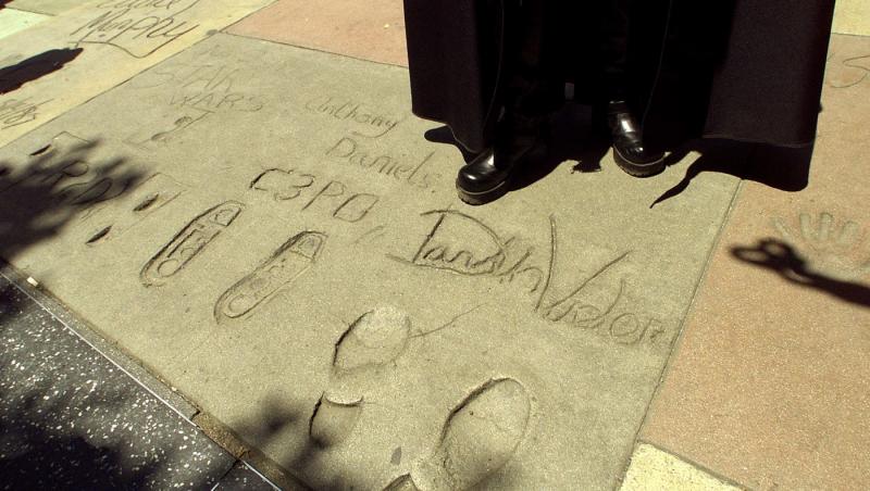 35 de noi celebrități își primesc steaua pe Hollywood Walk of Fame