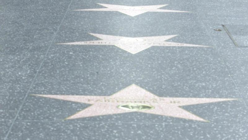 35 de noi celebrități își primesc steaua pe Hollywood Walk of Fame