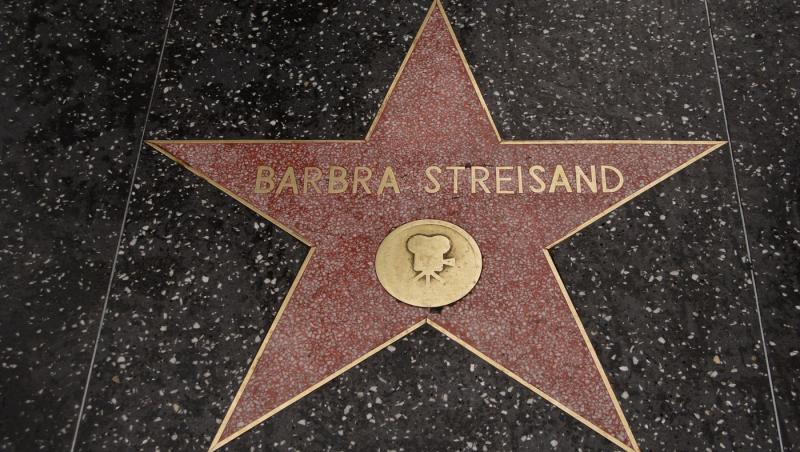 35 de noi celebrități își primesc steaua pe Hollywood Walk of Fame
