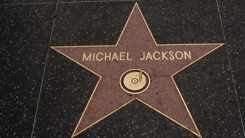 35 de noi celebrități își primesc steaua pe Hollywood Walk of Fame