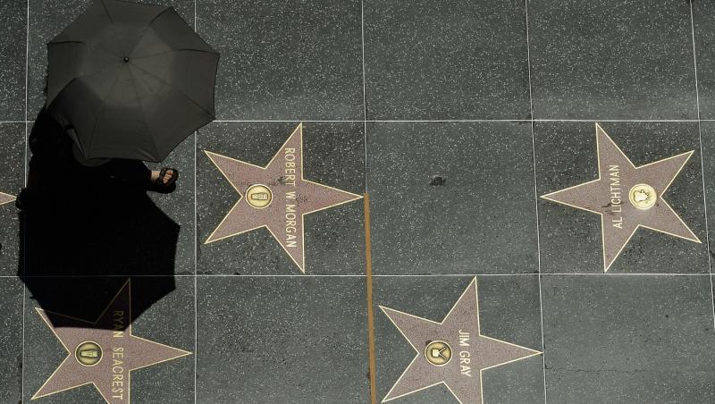 35 de noi celebrități își primesc steaua pe Hollywood Walk of Fame