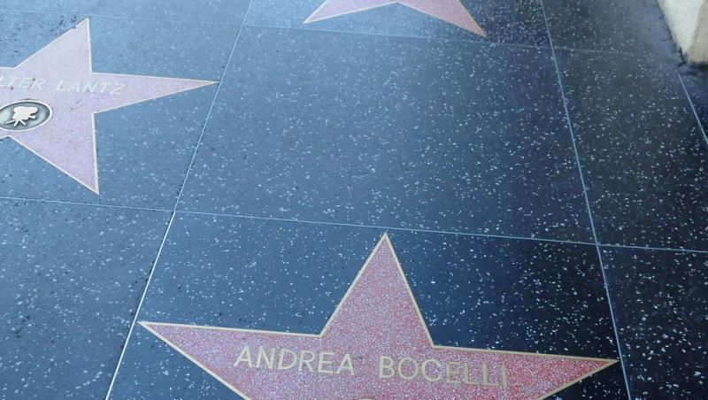 35 de noi celebrități își primesc steaua pe Hollywood Walk of Fame