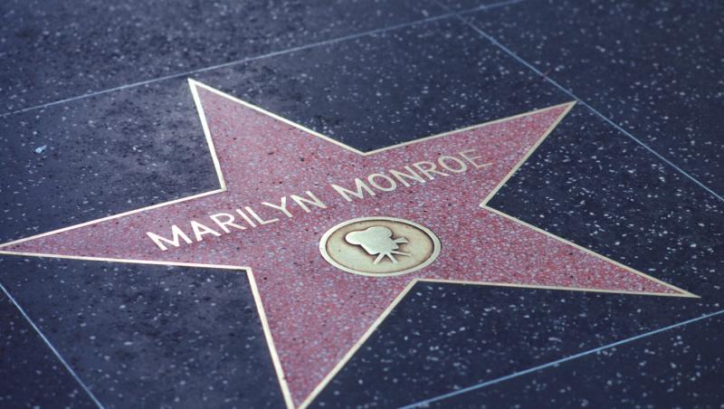 35 de noi celebrități își primesc steaua pe Hollywood Walk of Fame