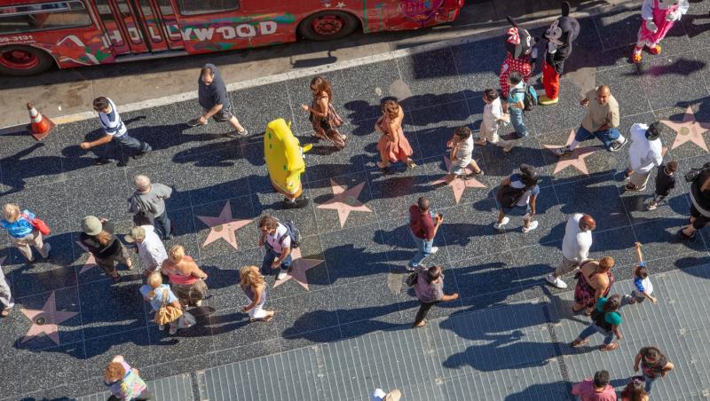 35 de noi celebrități își primesc steaua pe Hollywood Walk of Fame