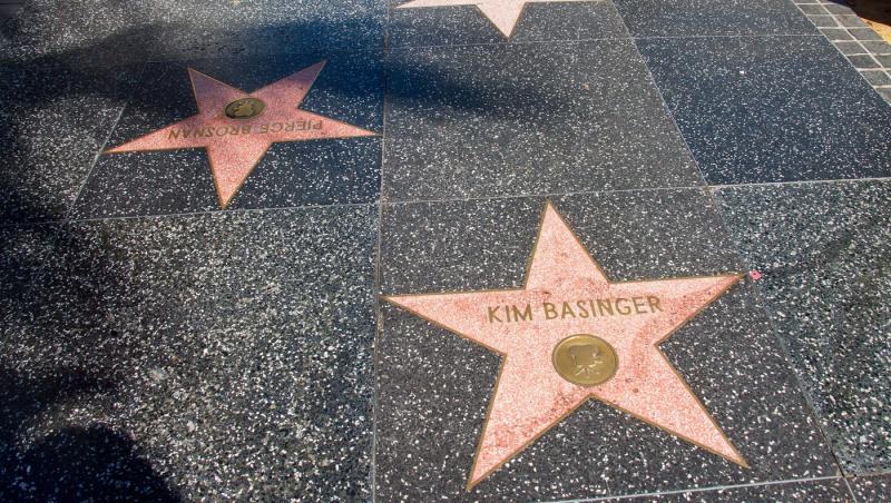35 de noi celebrități își primesc steaua pe Hollywood Walk of Fame